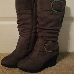 LADIES BRAND NEW BOOTS,,